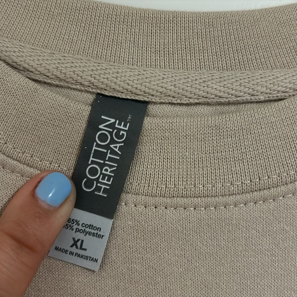 Something About Her Crewneck - Picture 4 of 4